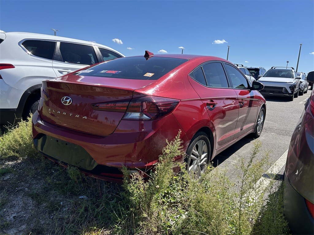 2020 Hyundai Elantra Value Edition photo 2