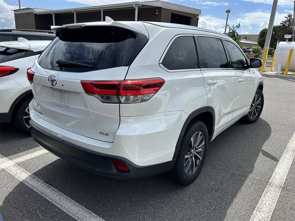 2019 Toyota Highlander XLE photo 2