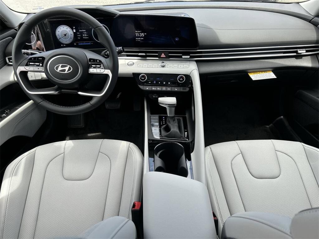 New 2025 Hyundai Elantra Limited Sedan