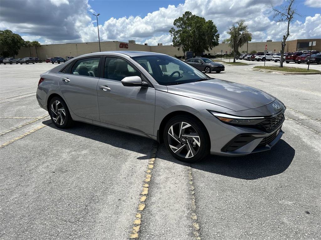 2025 Hyundai Elantra Hybrid Limited photo 2