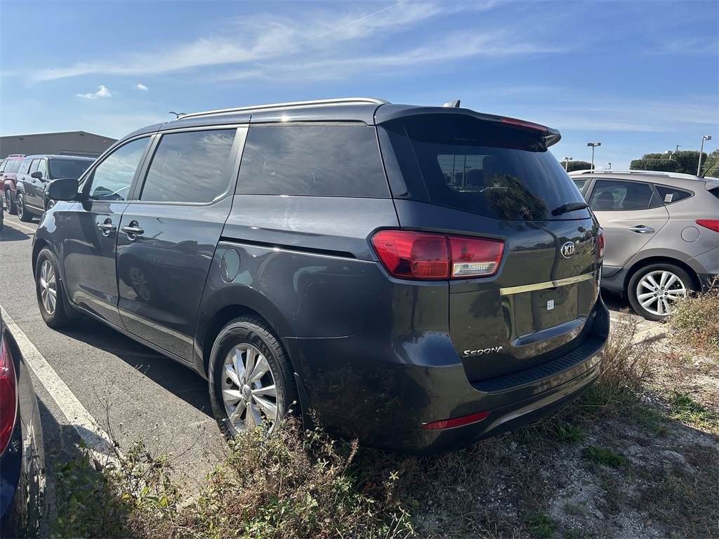 Used 2015 Kia Sedona LX Minivan/Van