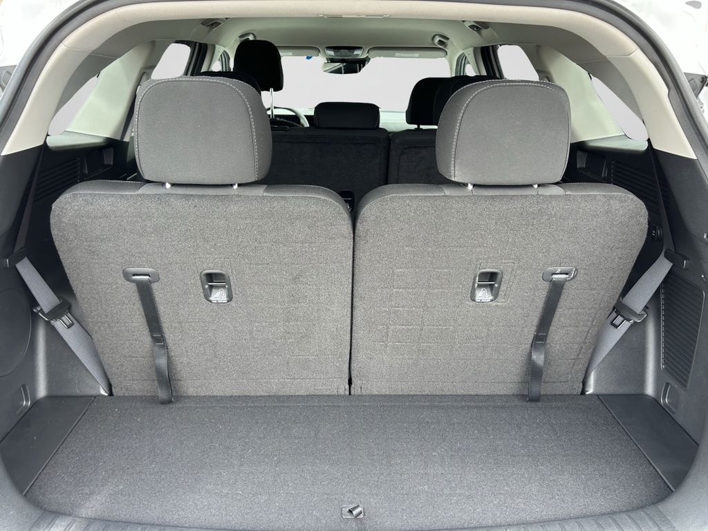 2024 Kia Sorento LX - Photo 13
