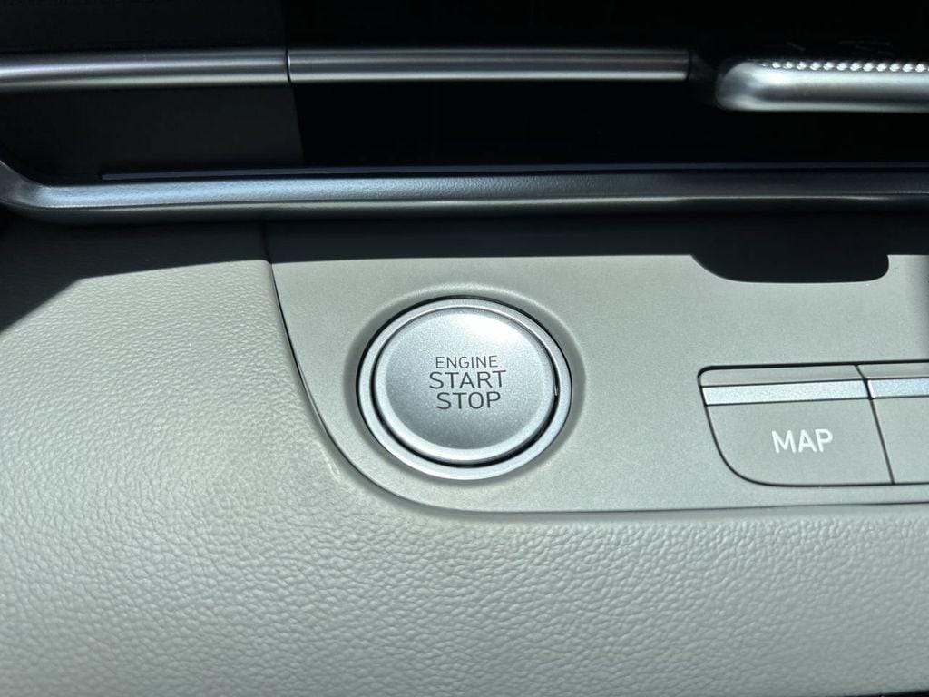 2025 Hyundai Elantra Blue - Photo 28