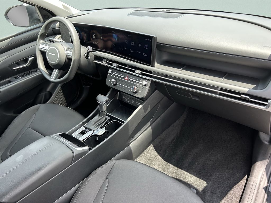 2025 Hyundai Tucson SE - Photo 14