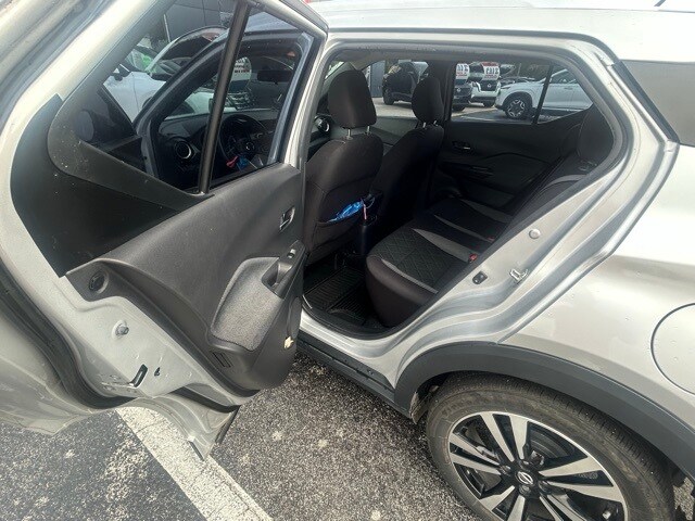 2019 Nissan Kicks SV photo 2