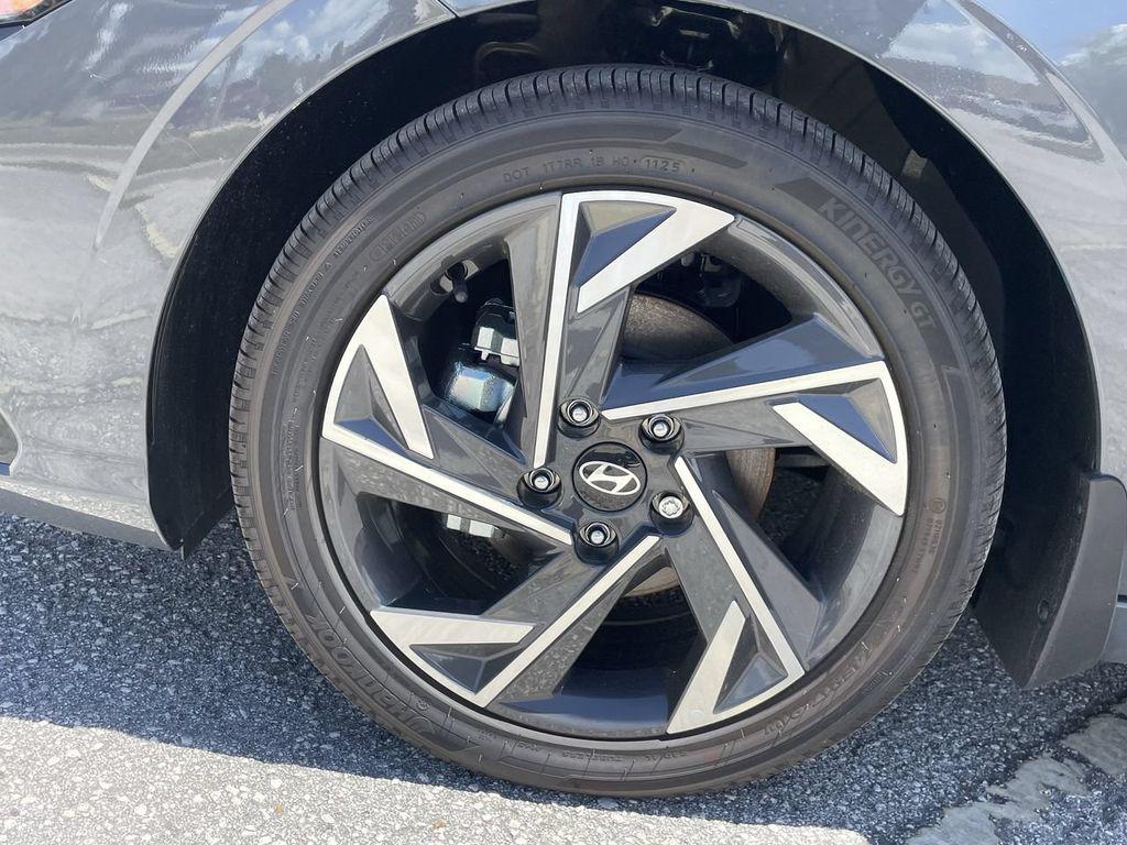 2025 Hyundai Elantra Limited - Photo 34