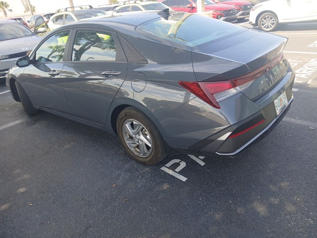 Used 2024 Hyundai Elantra SE Sedan