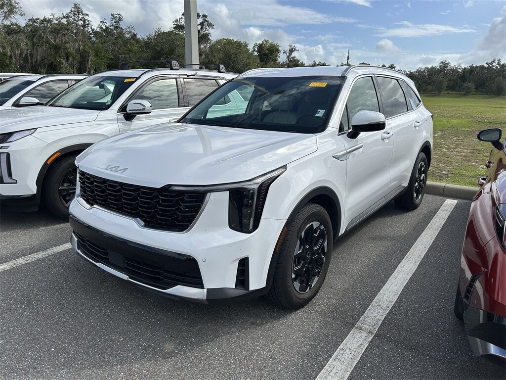 2025 Kia Sorento S photo 3