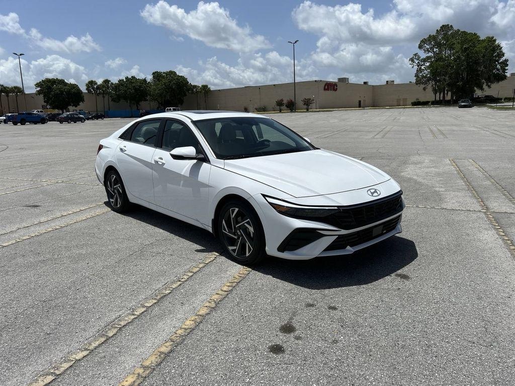 New 2025 Hyundai Elantra Limited Sedan