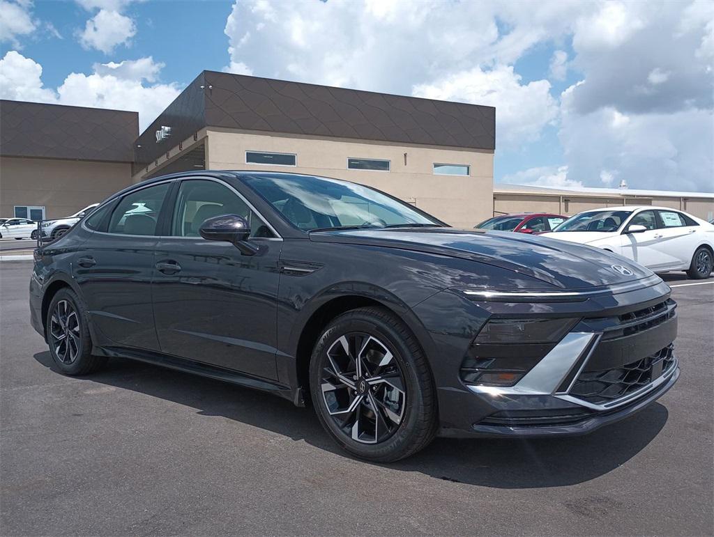 2024 Hyundai Sonata SEL photo 2