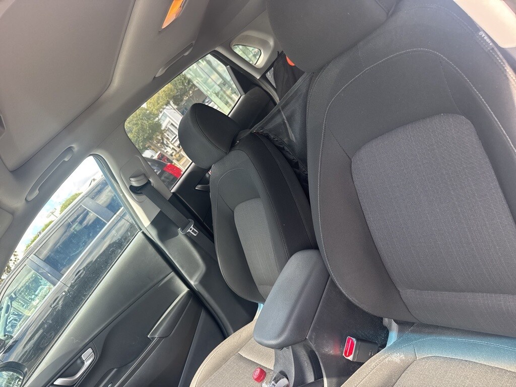 2023 Hyundai Kona SEL photo 2