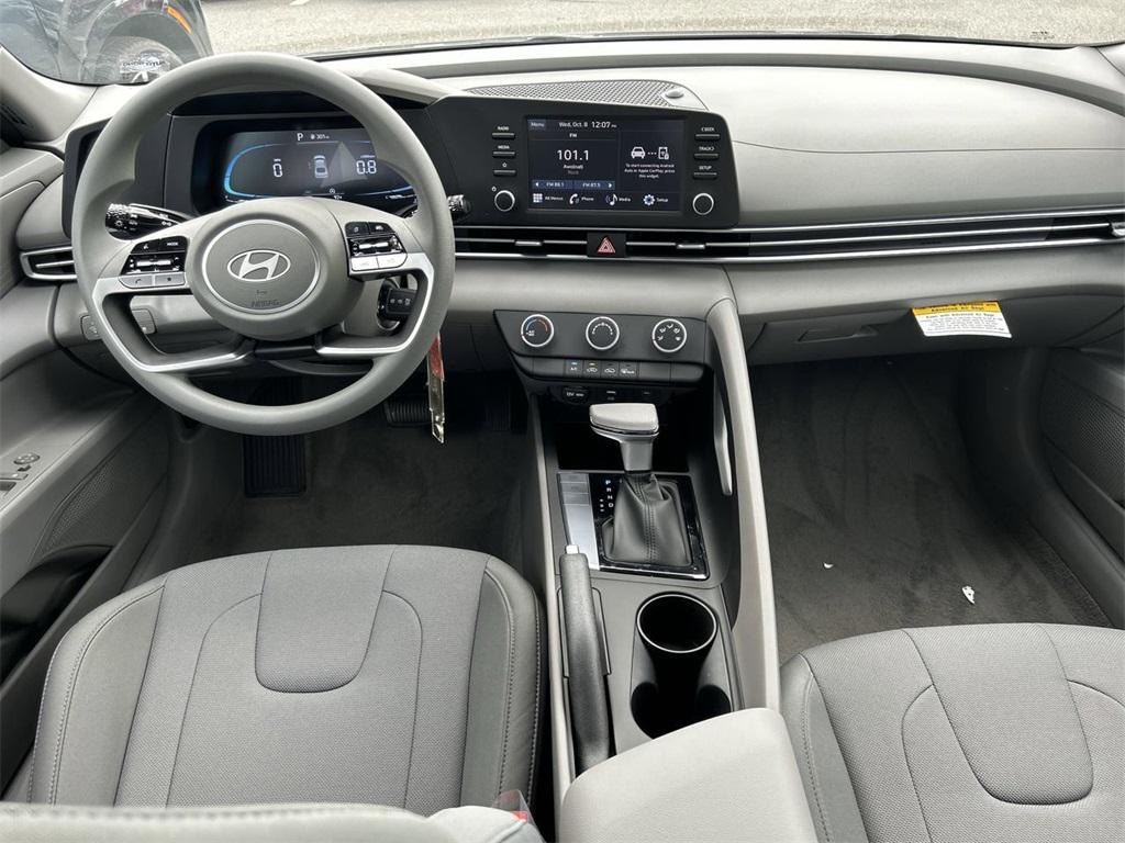 New 2025 Hyundai Elantra SE Sedan