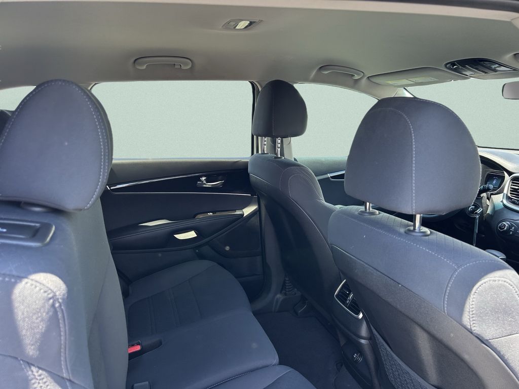 2019 Kia Sorento L - Photo 19