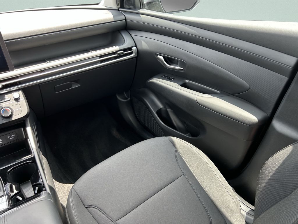 2025 Hyundai Tucson SE - Photo 18
