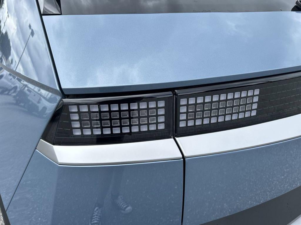 2025 Hyundai IONIQ 5 SE - Photo 17
