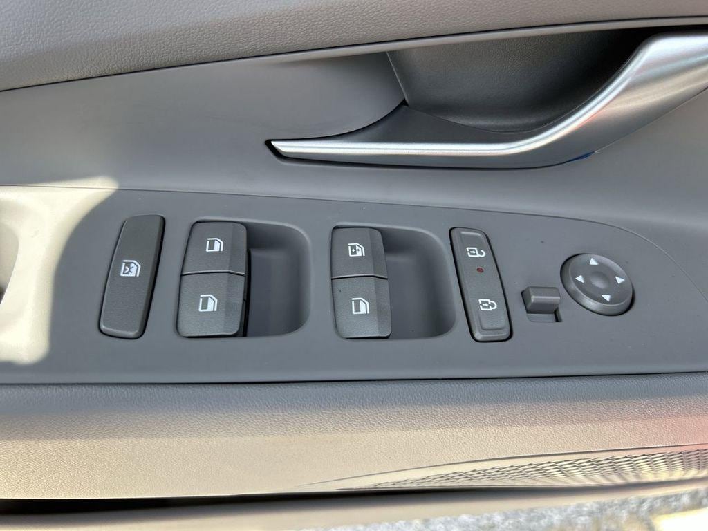 2025 Hyundai Elantra Blue - Photo 20