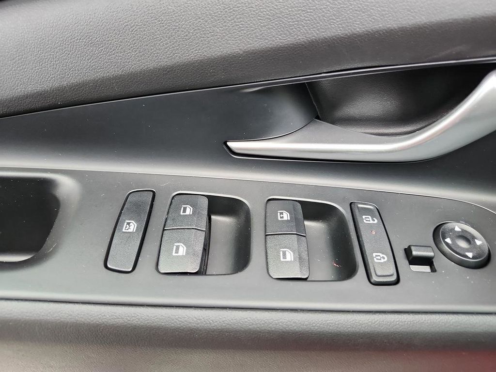 2024 Hyundai Elantra SE - Photo 20