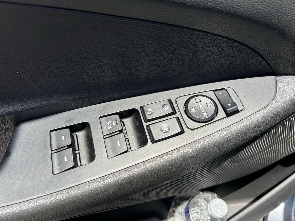 2021 Hyundai Tucson SE - Photo 22