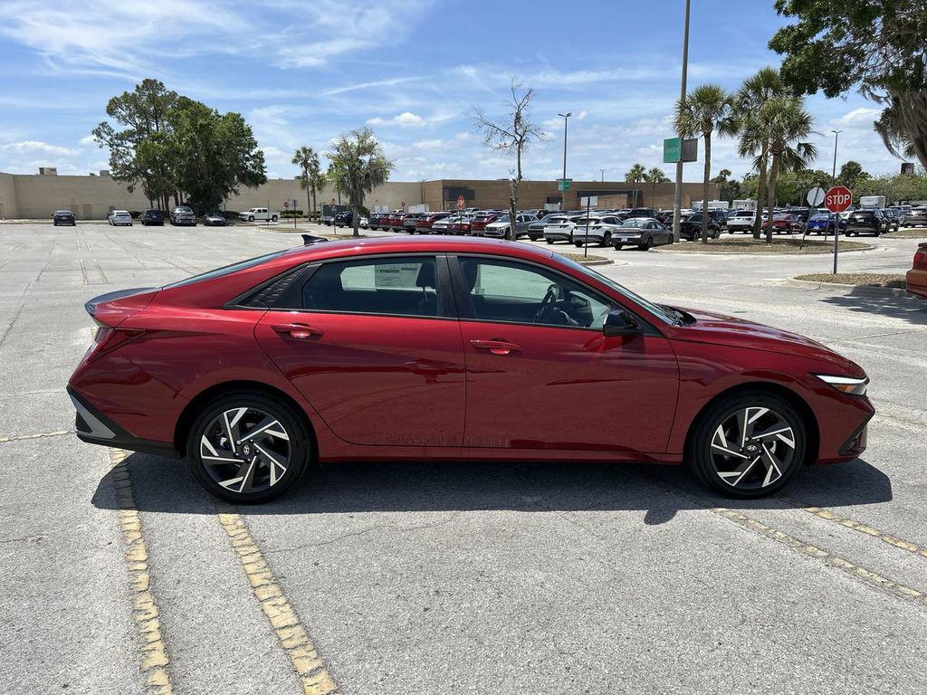 2025 Hyundai Elantra Blue - Photo 9