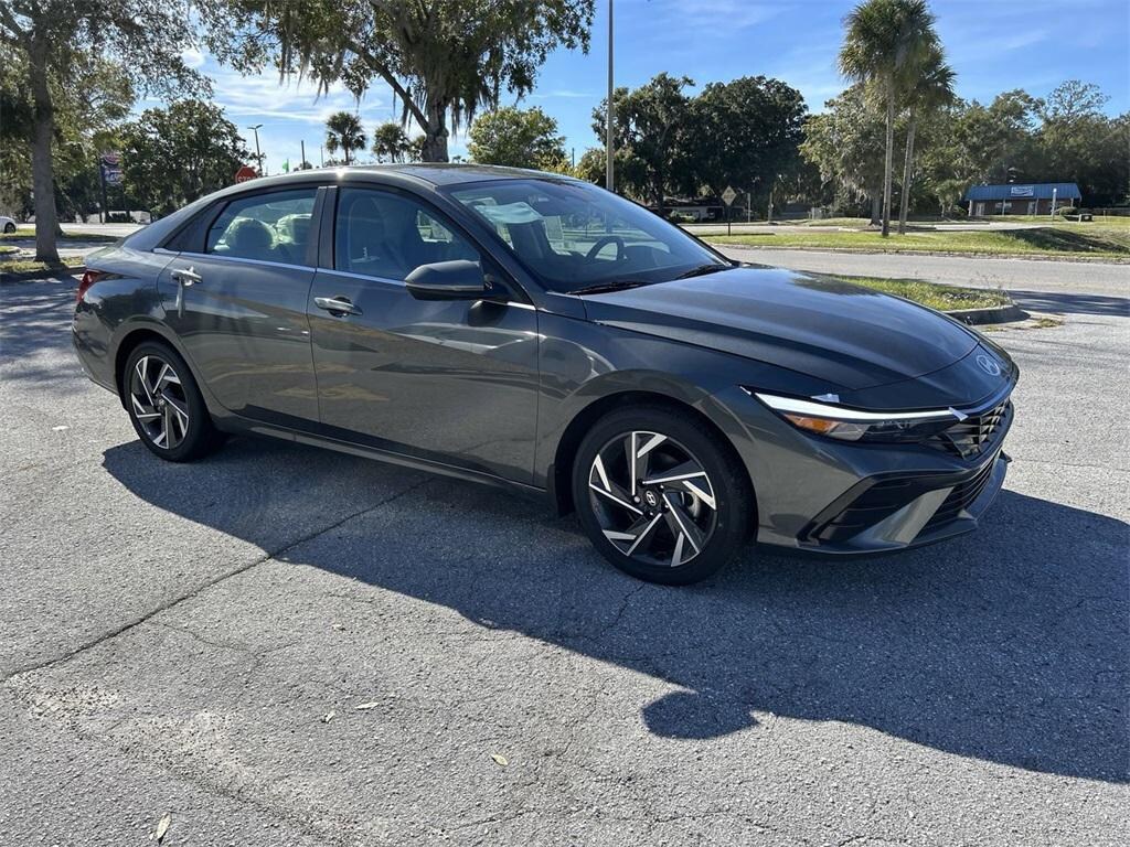 New 2025 Hyundai Elantra Limited Sedan