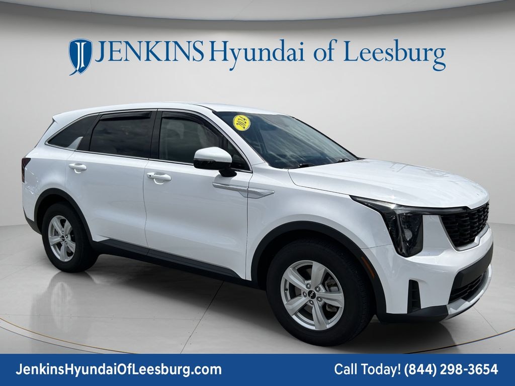 Used 2024 Kia Sorento LX SUV