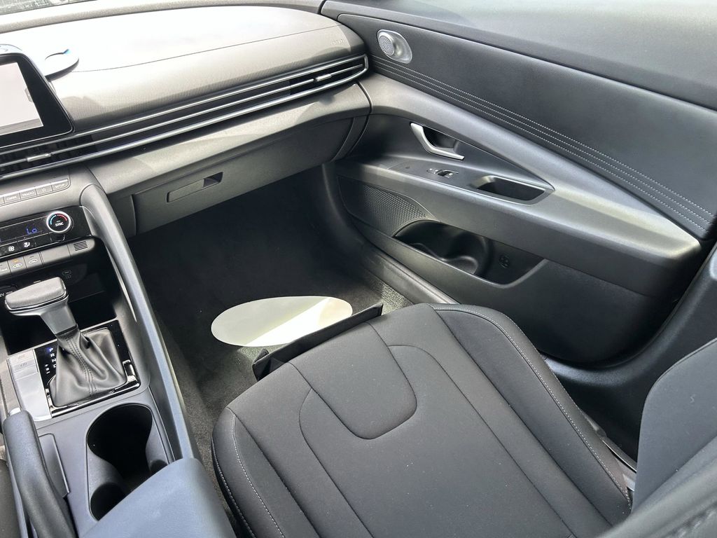 2024 Hyundai Elantra SEL - Photo 18