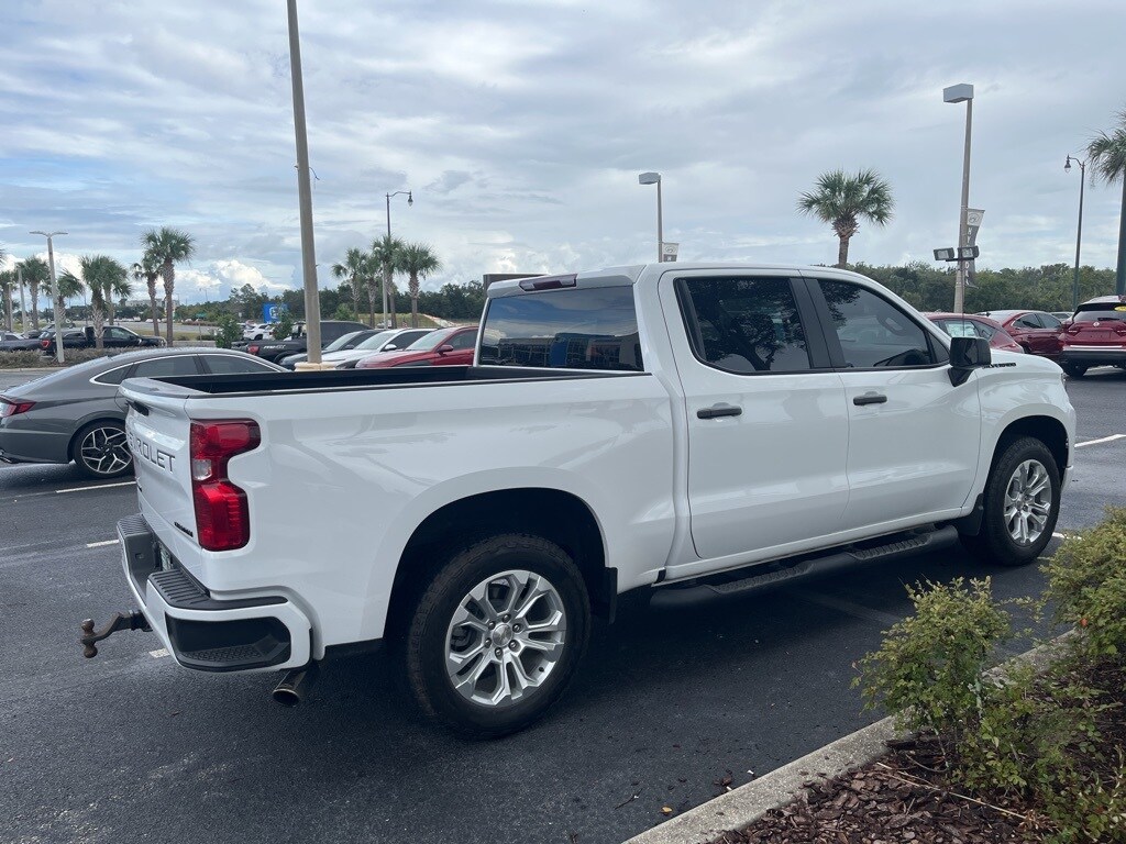 2023 Chevrolet Silverado 1500 Custom photo 2