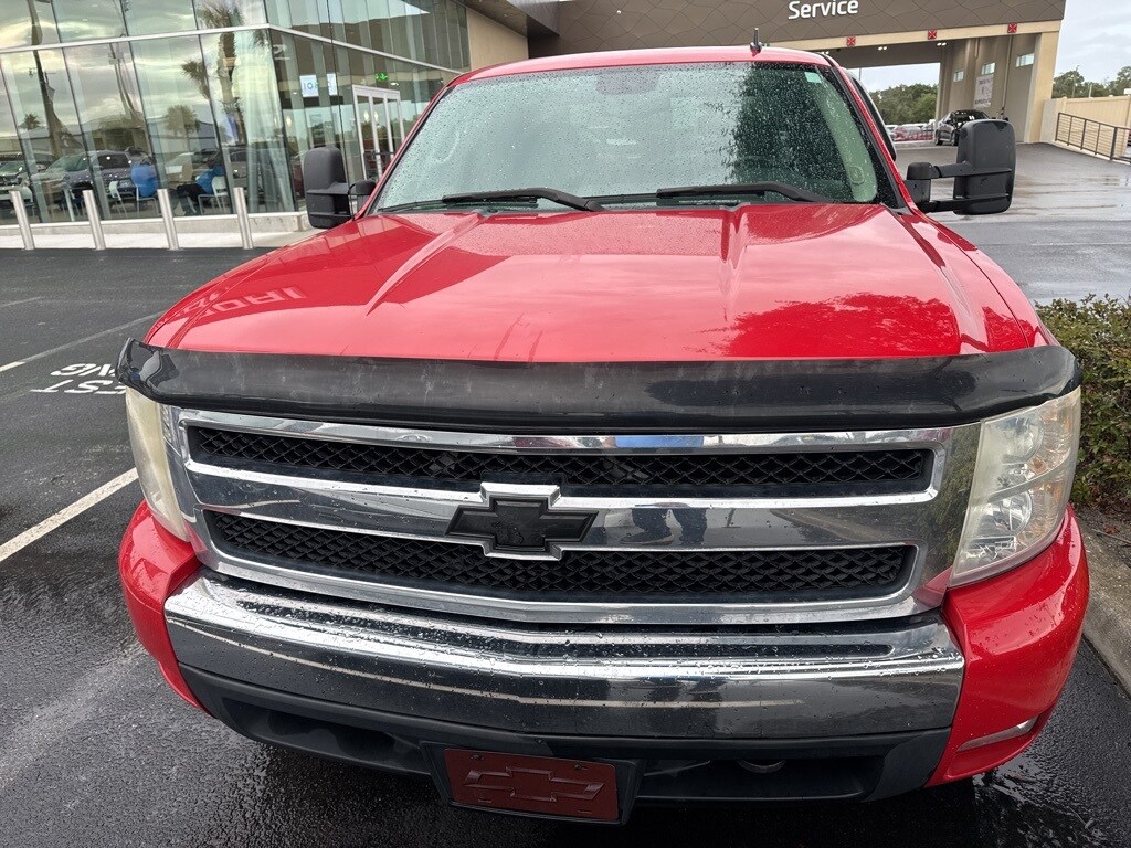 2007 Chevrolet Silverado 1500 LT photo 3