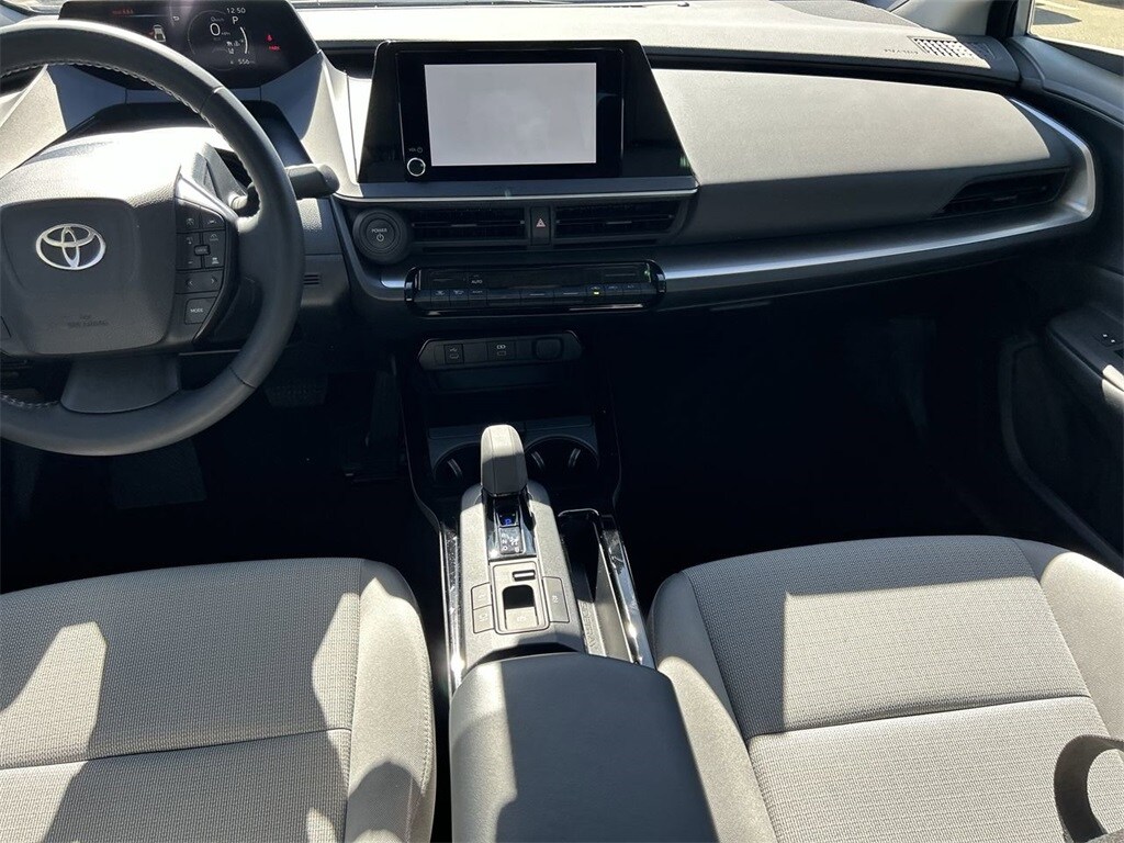 2025 Toyota Prius LE photo 3