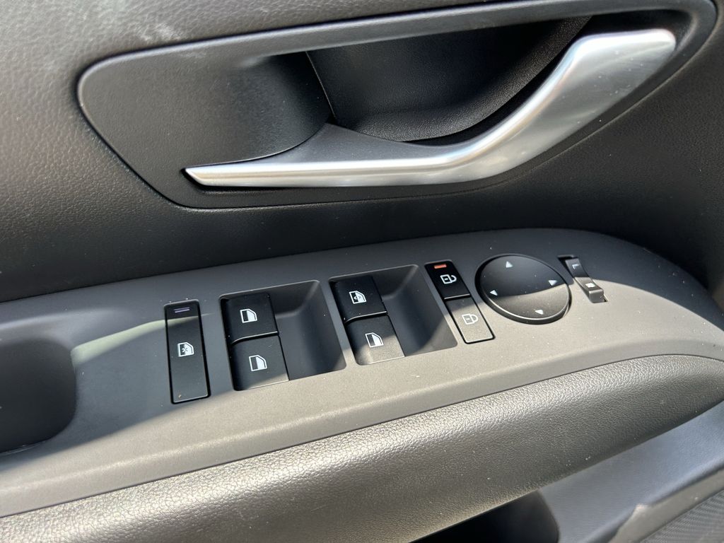 2025 Hyundai Tucson SE - Photo 20