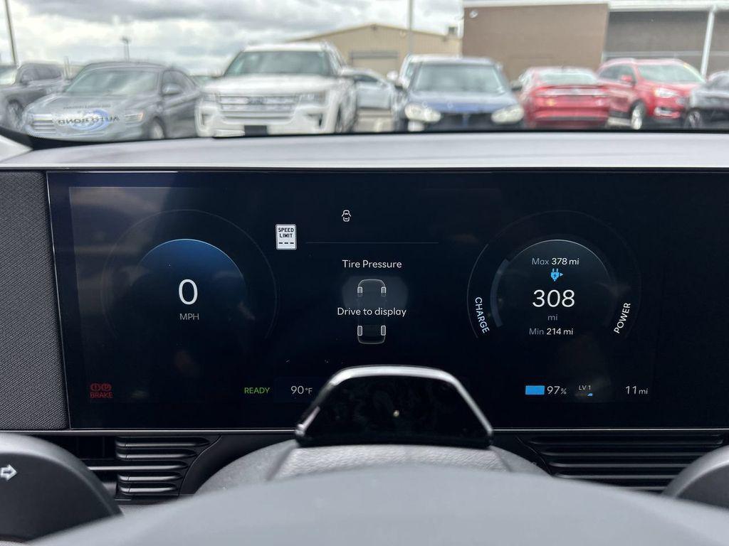 2025 Hyundai IONIQ 5 SE - Photo 31