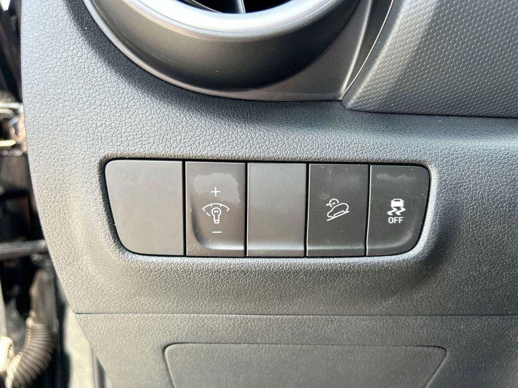 2023 Hyundai Kona SEL - Photo 22