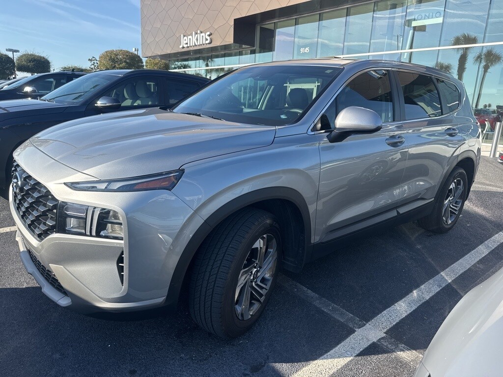 2022 Hyundai Santa Fe SE photo 2