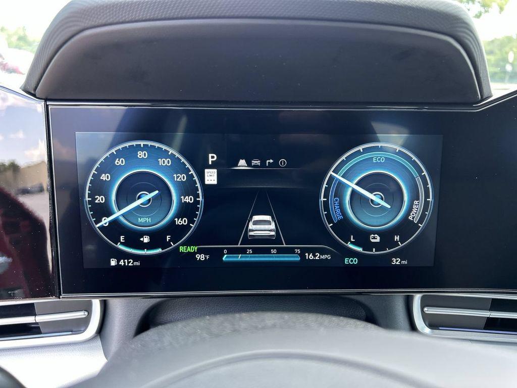 2025 Hyundai Elantra Limited - Photo 32
