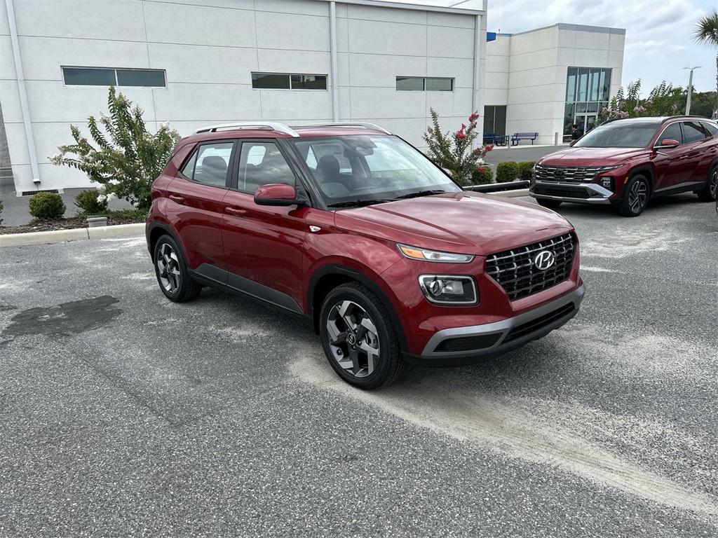 2025 Hyundai Venue SEL photo 2