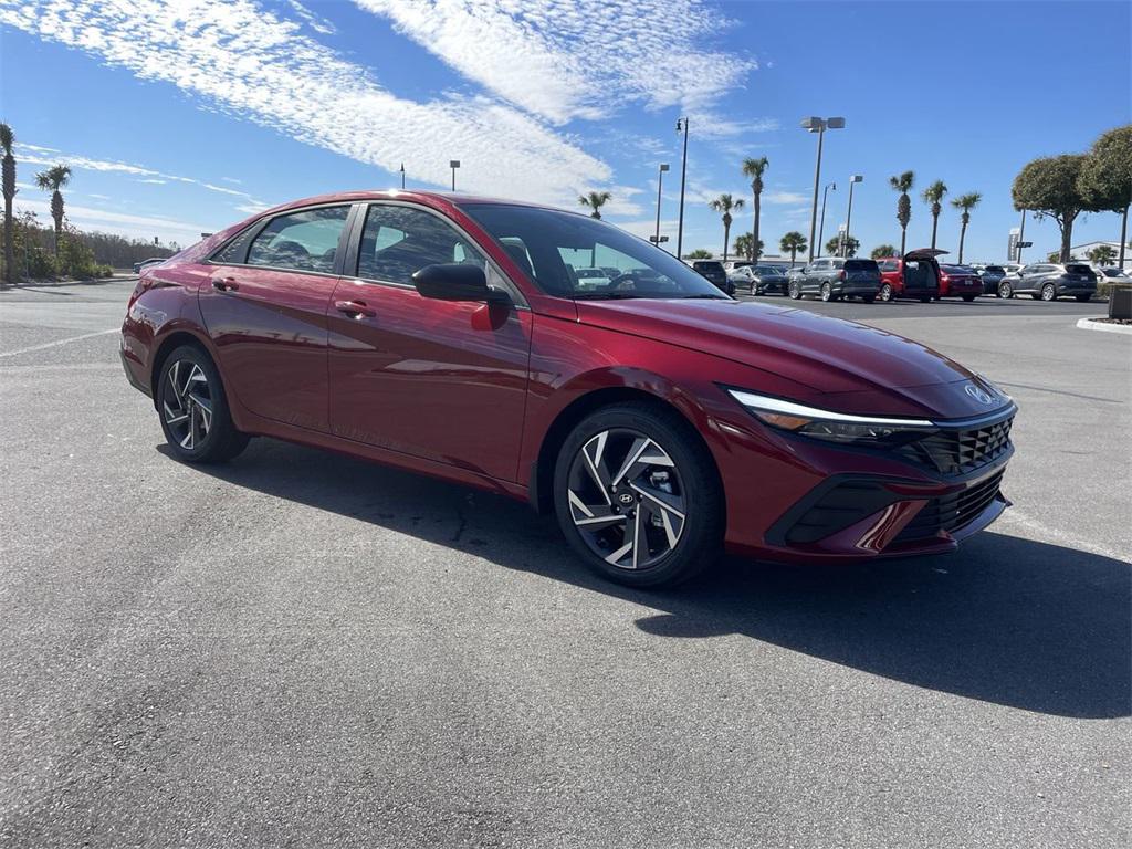 2025 Hyundai Elantra SEL Sport photo 2