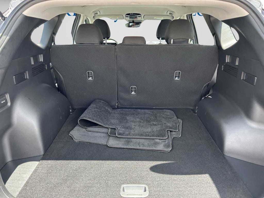 2025 Hyundai Tucson SE - Photo 13