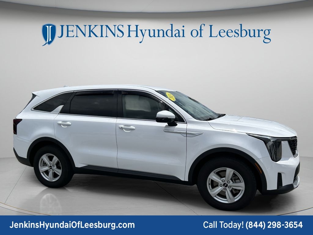 Used 2024 Kia Sorento LX SUV