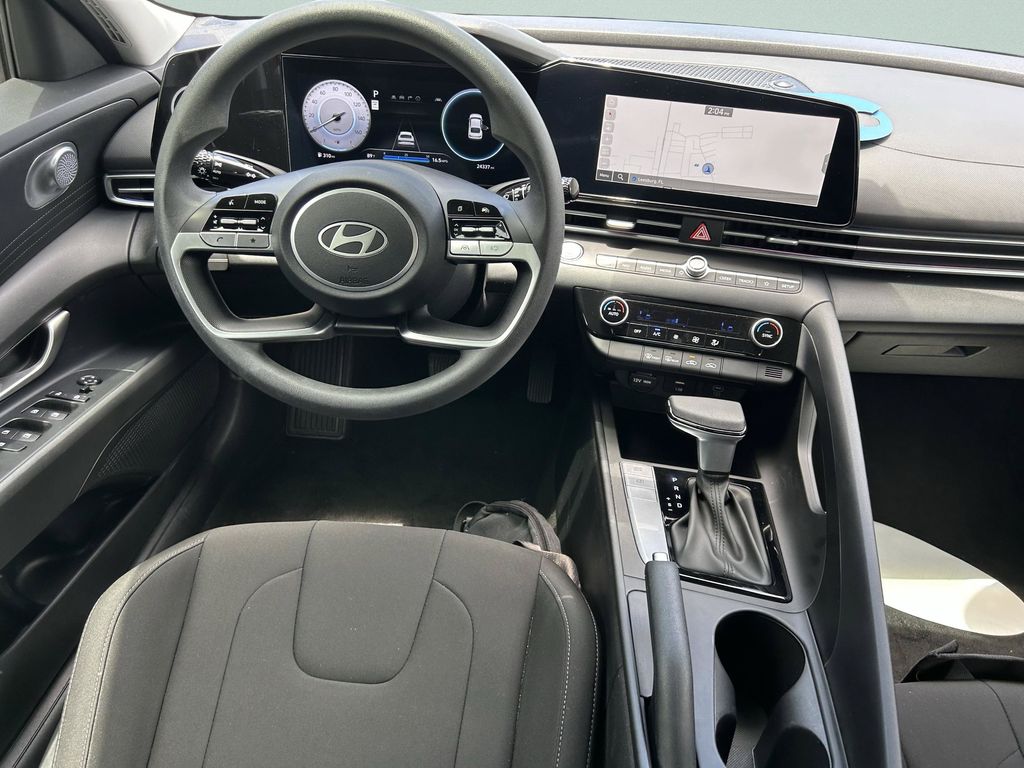 2024 Hyundai Elantra SEL - Photo 16