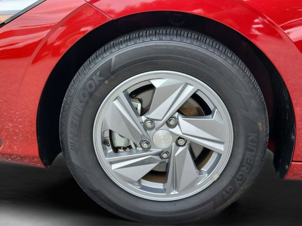 2024 Hyundai Elantra SE - Photo 37