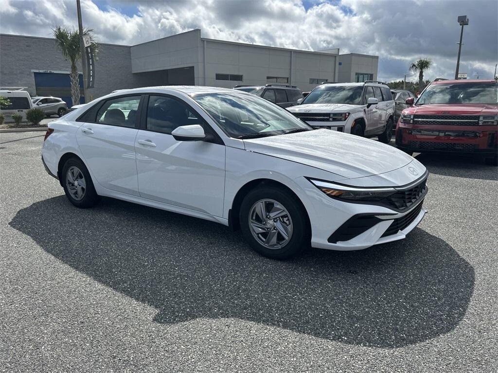 New 2025 Hyundai Elantra SE Sedan
