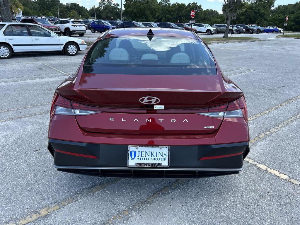 2025 Hyundai Elantra Limited - Photo 12