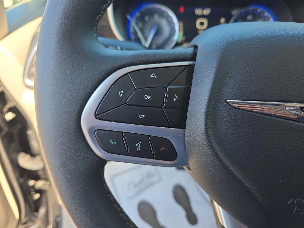 2024 Chrysler Pacifica Limited - Photo 35