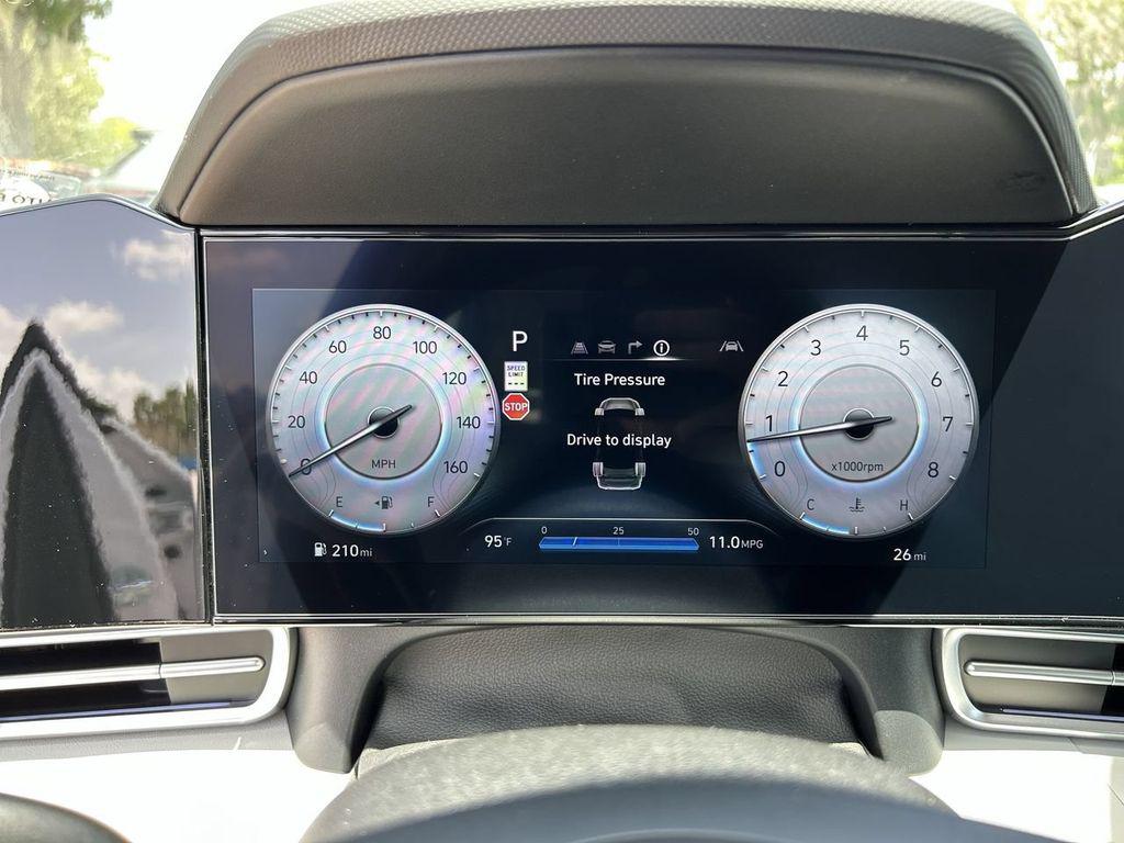 2025 Hyundai Elantra Limited - Photo 31