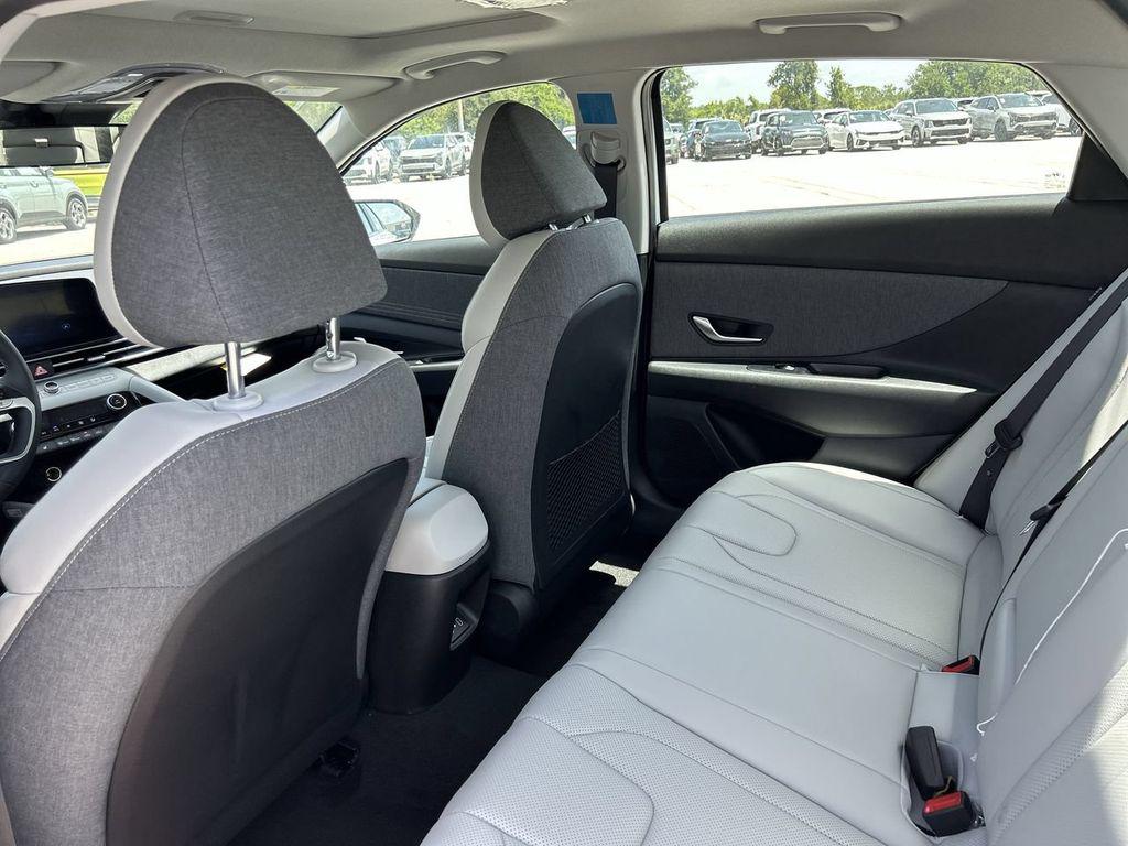 2025 Hyundai Elantra Limited - Photo 19