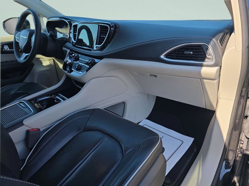 2024 Chrysler Pacifica Limited - Photo 17