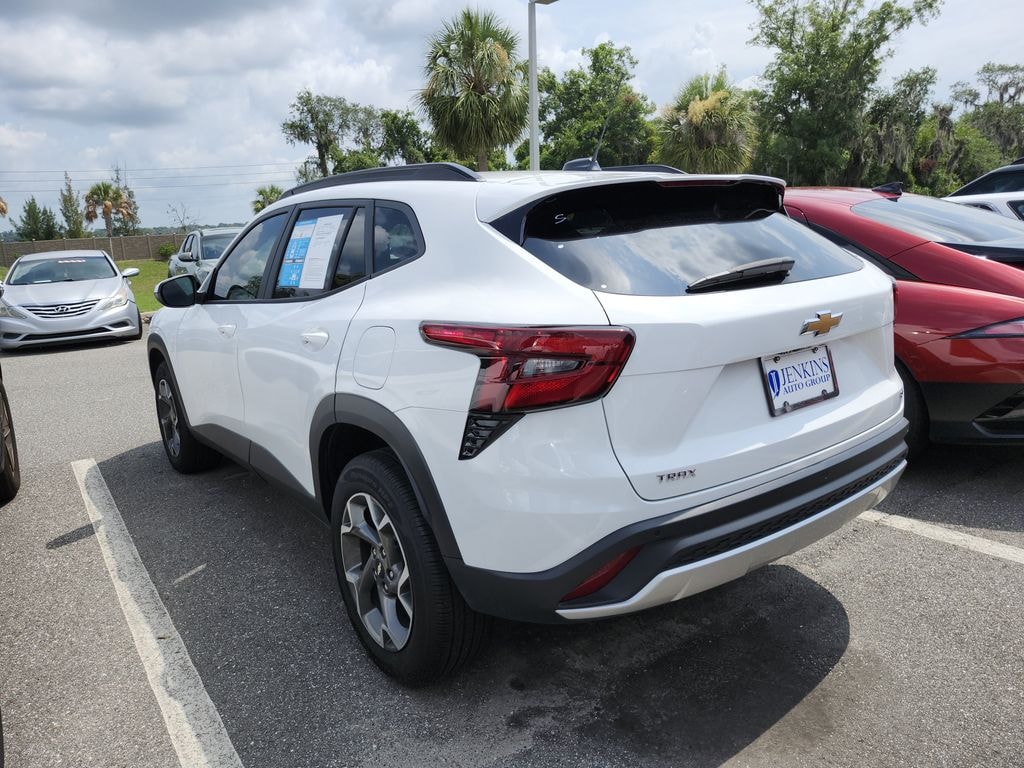 Used 2025 Chevrolet Trax LT SUV