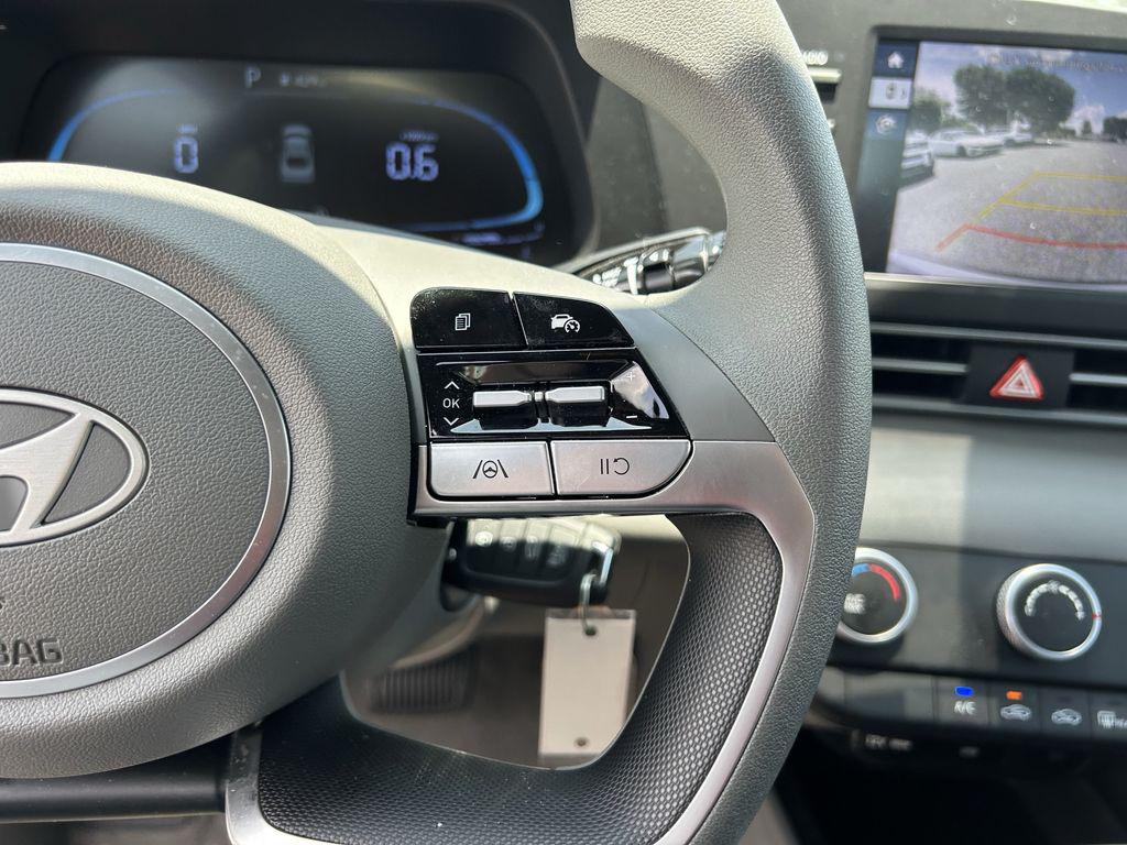 2025 Hyundai Elantra SE - Photo 27