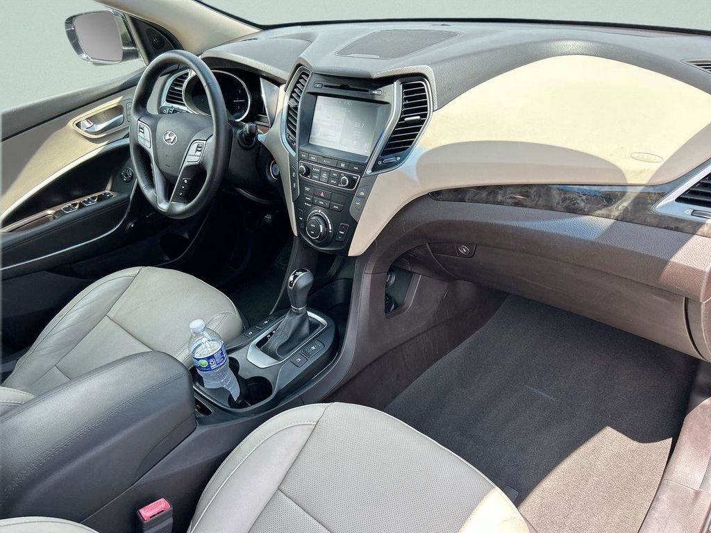 2017 Hyundai Santa Fe Sport 2.0T - Photo 17