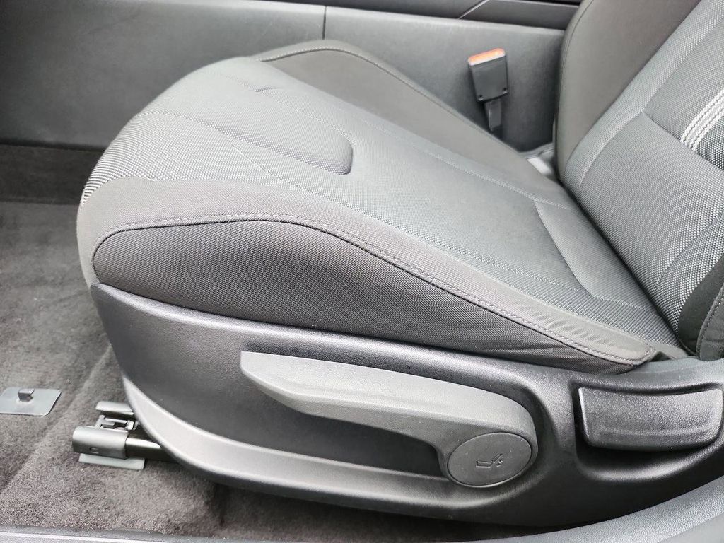 2024 Hyundai Elantra SE - Photo 22